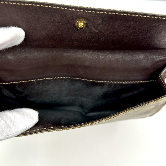 Authentic GUCCI GG Supreme Coated Canvas Monogram with Crest Shield - Picture 10 of 16